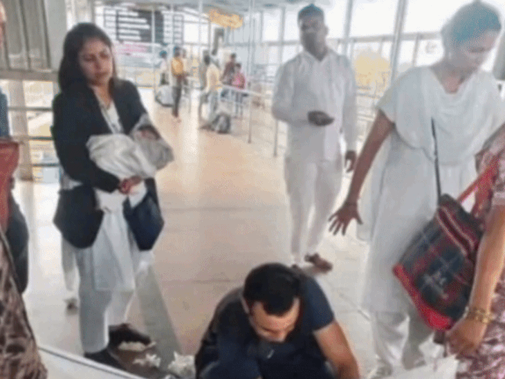 आर्मी डॉक्टर ने लाइटर से स्टरलाइज किया था पॉकेट नाइफ:झांसी स्टेशन पर महिला से किया था सेफ डिलीवरी कराने का वादा, दर्द कम करने के लिए मेजर रोहित ने 15 मिनट तक दी मसाज 
