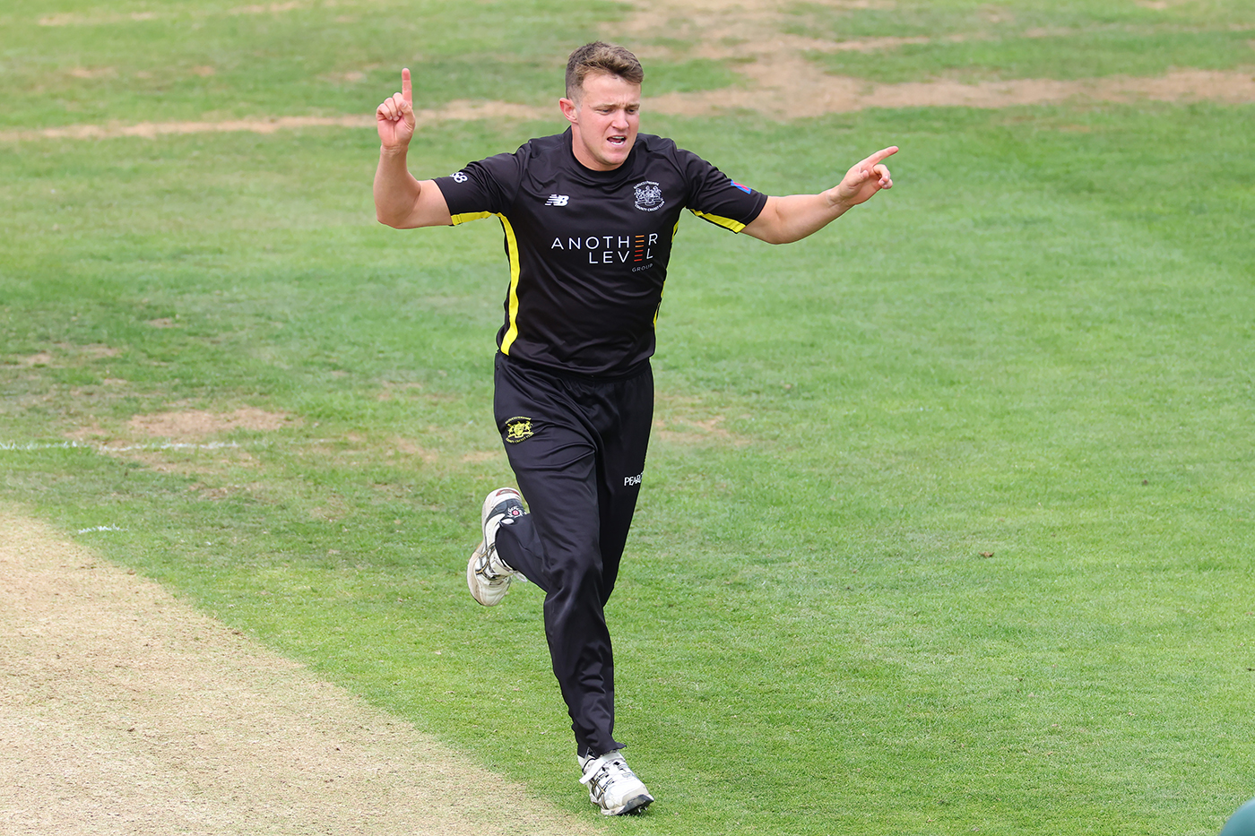 ​Taylor, Charlesworth, Shaw keep Gloucestershire revival on track 