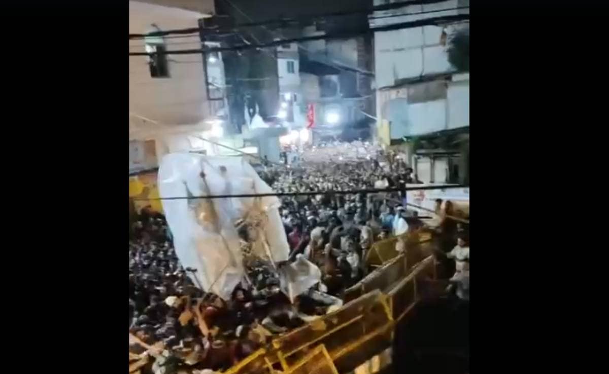 महाकाल की नगरी में मुर्हरम पर बवाल, बैरिकेड तोड़ने पर लाठीचार्ज, पुलिस के दो जवान जख्मी, 16 पर केस 