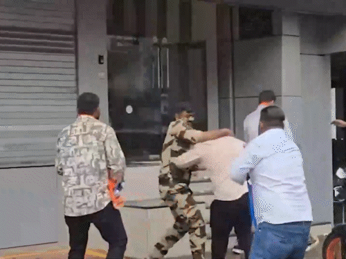 भाषा विवाद-ऑफिस पर पथराव के बाद बिजनेसमैन ने माफी मांगी:मुंबई में MNS के 5 कार्यकर्ता हिरासत में; इन्वेस्टर केडिया ने कहा था- मराठी नहीं बोलूंगा 