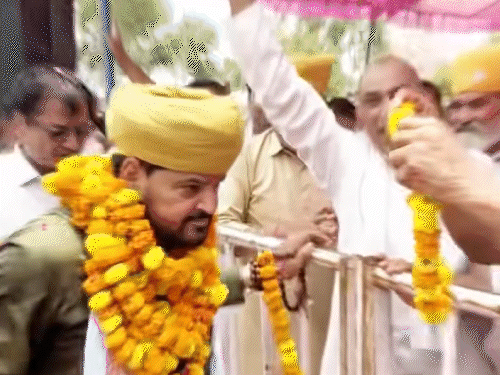 बृजभूषण बोले- मैं शरीफ आदमी, लगे ठहाके:पहलवान विनेश फोगाट के जिले में शक्ति प्रदर्शन; VIDEO में बाहुबली का शायराना अंदाज 