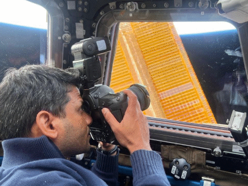 शुभांशु ने घरवालों को कराया अंतरिक्ष का टूर:वीडियो कॉल पर पिता से कहा- टारगेट पूरा होगा, मां बोलीं- वो हमारे लिए चमत्कार था 