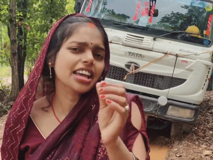 खराब सड़क के खिलाफ 8 गर्भवती महिलाओं ने खोला मोर्चा:सीधी की लीला साहू कर रहीं अगुआई, बोलीं- महिलाओं को कुछ हुआ तो सांसद होंगे जिम्मेदार 