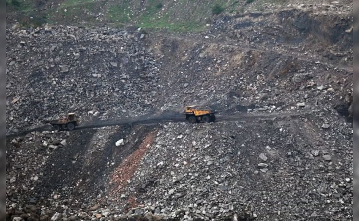 झारखंड में कोयला खदान का हिस्सा ढहने से एक व्यक्ति की मौत, कई अन्य के फंसे होने की आशंका 