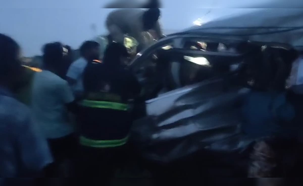 महाराष्ट्र के वाशिम में भीषण सड़क हादसा, 2 लोगों की मौके पर ही मौत, 3 गंभीर रूप से घायल 