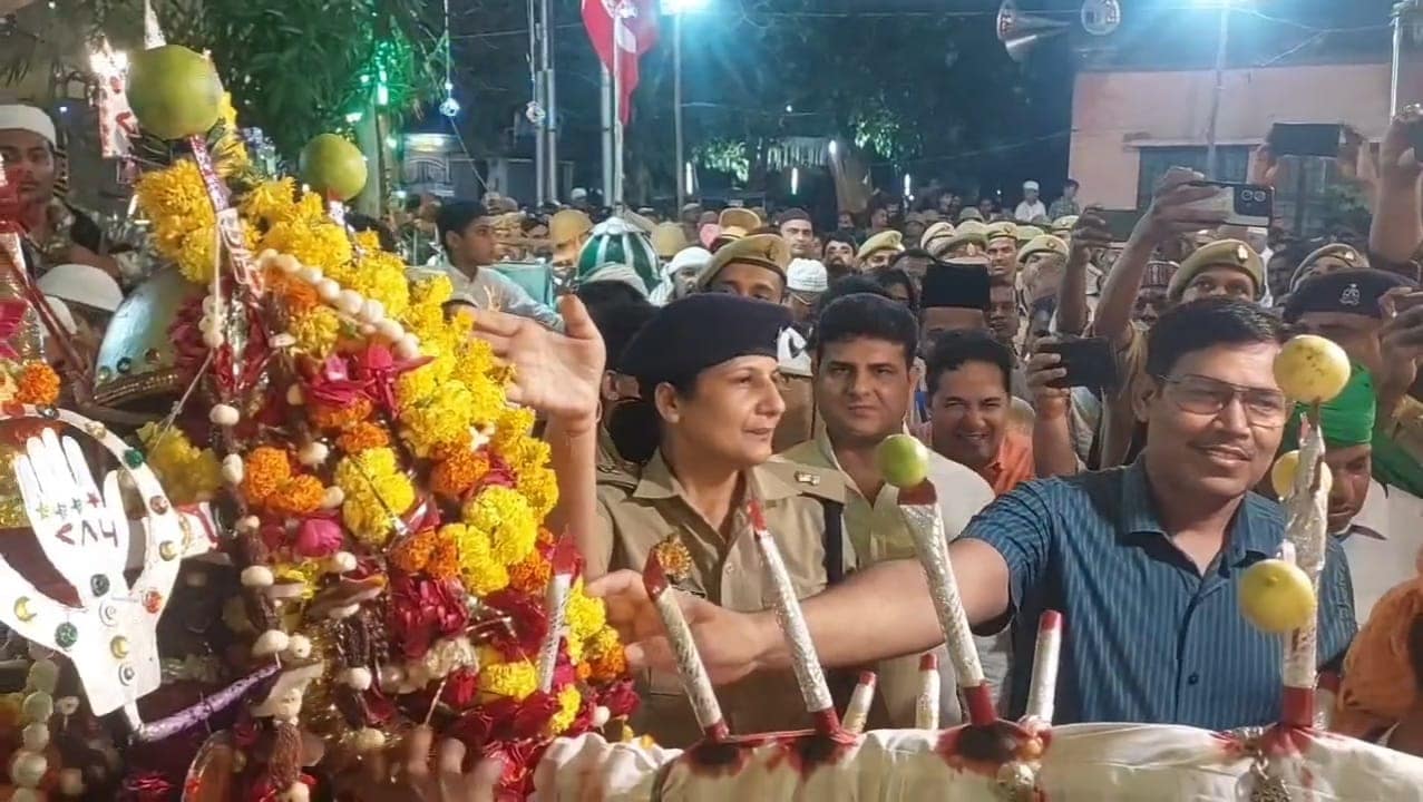 चरखारी में 169 वर्षों से जारी है इमाम हुसैन की सवारी, गंगा-जमुनी तहज़ीब की मिसाल बनी परंपरा 