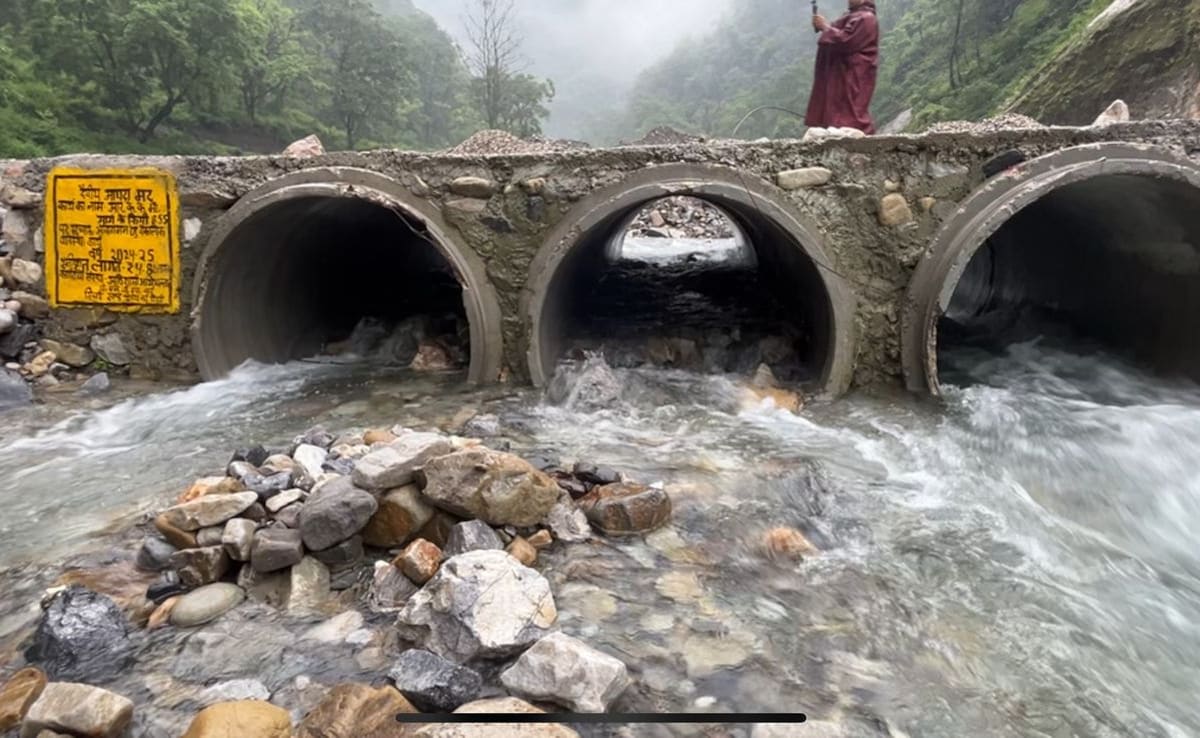 देहरादून और टिहरी जिले के बॉर्डर पर बसे चिफलटी गांव को चार साल से एक पुल का इंतजार 