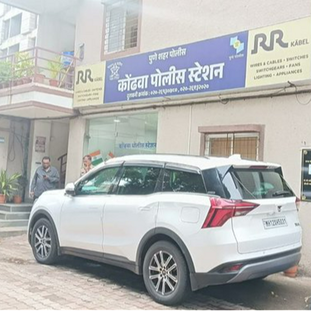 पुणे पुलिस का दावा- रेप का आरोपी लड़की का परिचित:आरोपी के साथ खुद सेल्फी ली, उसके जाने के बाद ‘मैं फिर आऊंगा’ मैसेज जोड़ा 
