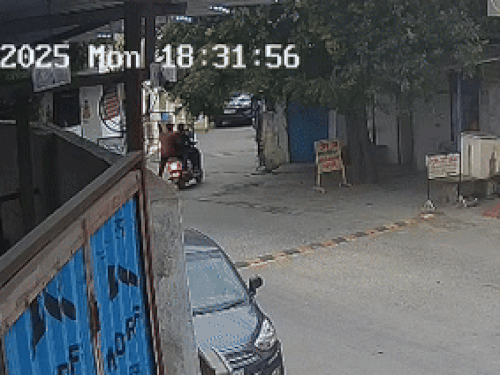 उदयपुर में बदमाश-पुलिस में मुठभेड़, SUV से रौंदने की कोशिश,VIDEO:दावा- बोनट पर लटके थे गुजरात पुलिस के SI, आरोपी गलियों में दौड़ाता रहा कार 