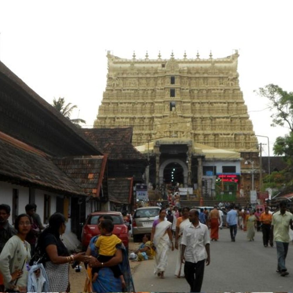पद्मनाभस्वामी मंदिर में स्मार्ट ग्लास पहनकर घुस रहा शख्स पकड़ाया:चश्मे में लगे हुए थे सीक्रेट कैमरे, मंदिर में दाखिल होते ही सुरक्षाकर्मियों ने हिरासत में लिया 