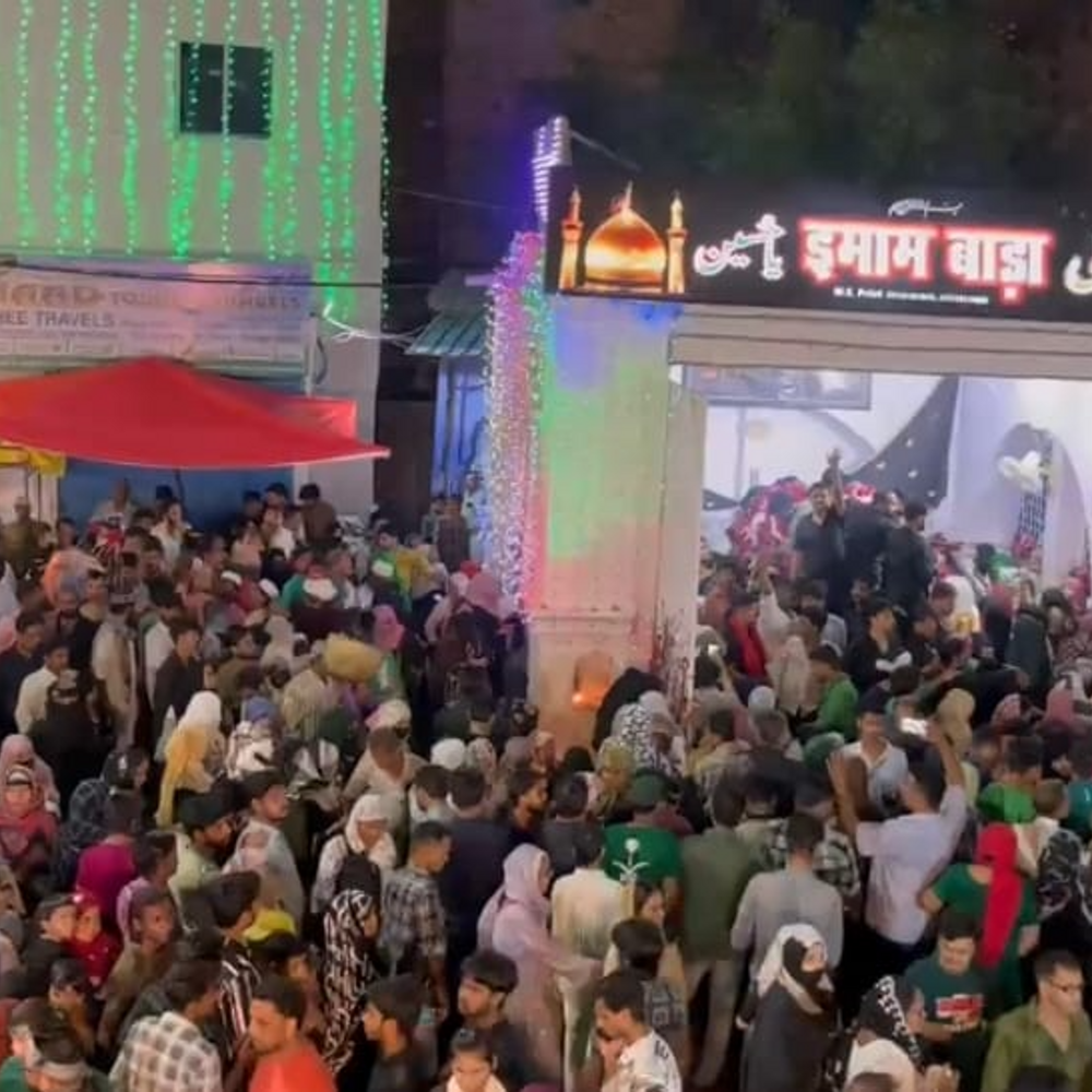 पूरी शान से उठा प्रयागराज में बड़ा ताजिया:आग के भपके ने किया कमाल, अकीदत के लिए उमड़ी जायरीनों की भीड़ 